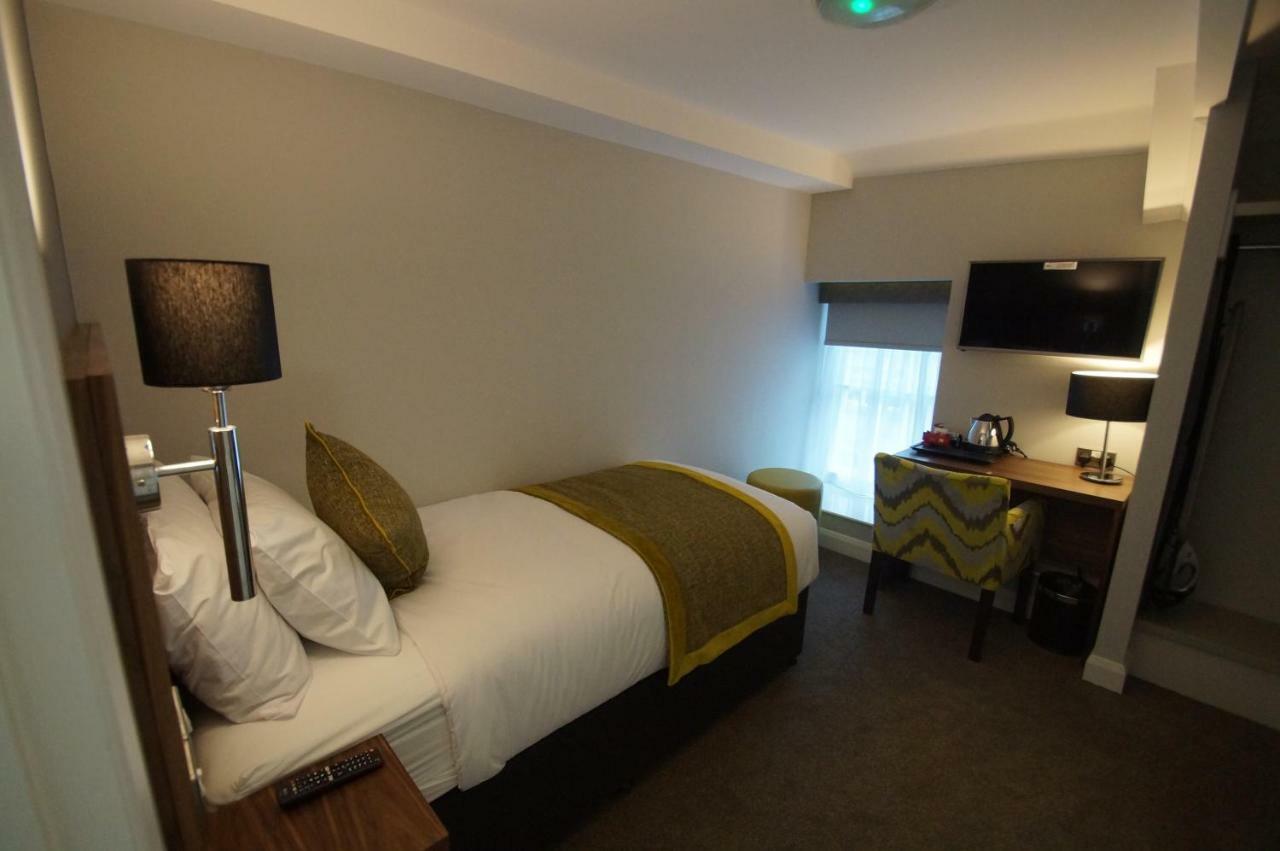 New Park Hotel Кармартен Экстерьер фото