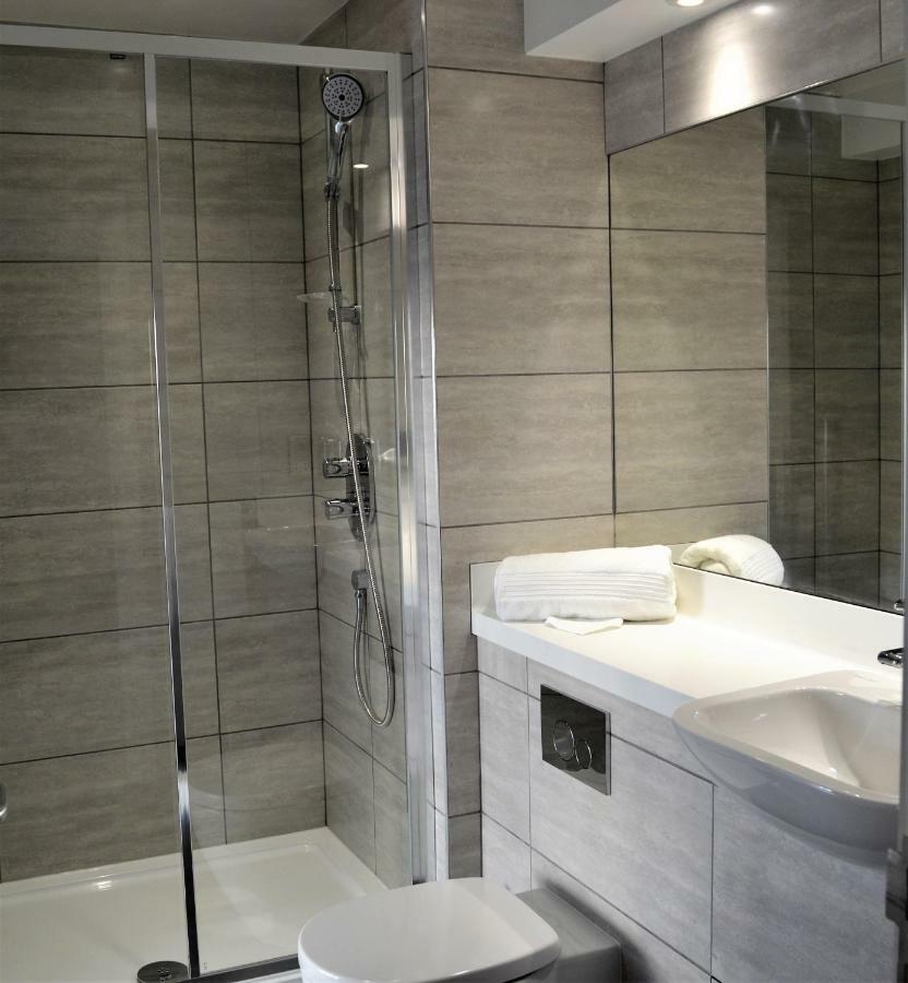 New Park Hotel Кармартен Экстерьер фото